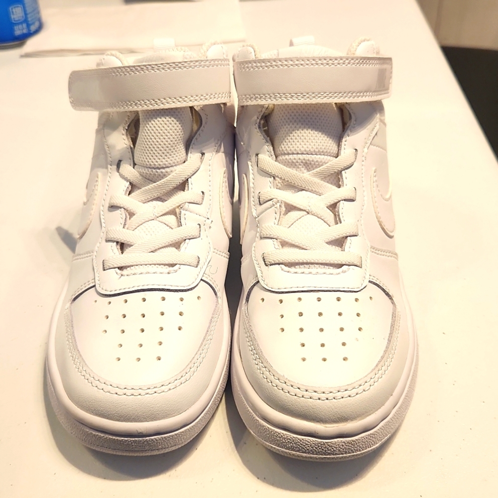 Size 13.5 Child's Nike mid high top sneaker.
